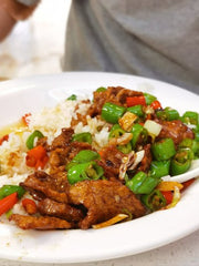 香辣苕皮(蕨粑)炒肉蓋飯+蔬菜+滷蛋+飲料