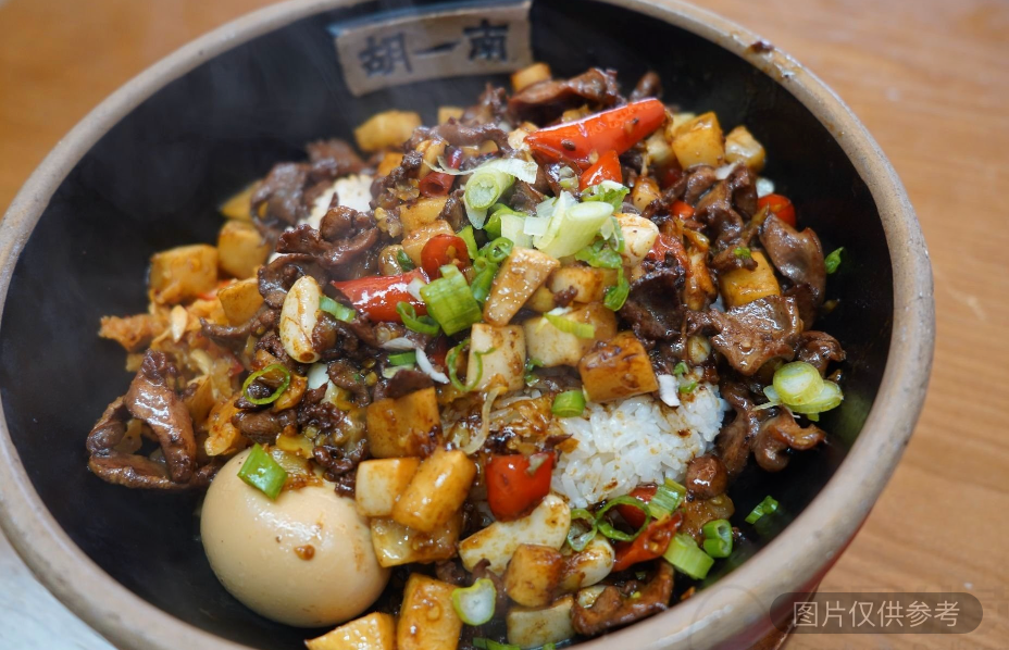 酸辣雞雜瓦缽飯