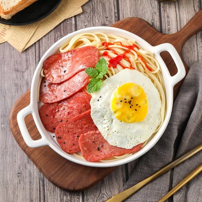 午餐肉蛋湯麵