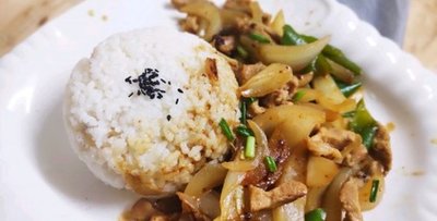 香辣幹筍(素)蓋飯+蔬菜+滷蛋+飲料