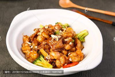 四川香辣松子炒雞柳