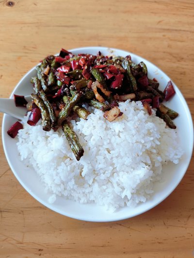 香辣幹豇豆(素)蓋飯+蔬菜+滷蛋+飲料