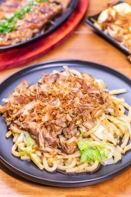 泰式香辣肥牛炒烏冬