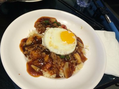 煎蛋免治牛肉燴飯