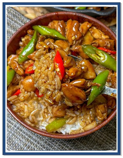 酸辣椒肉末蓋飯+青菜+滷蛋+香辣豆腐皮+可樂