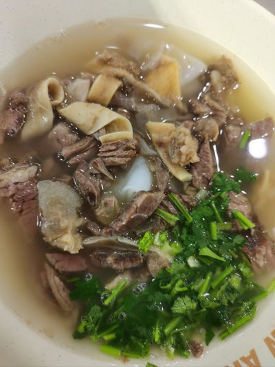 清湯牛腩(配白飯或康師傅桶麵+蔬菜+滷蛋)
