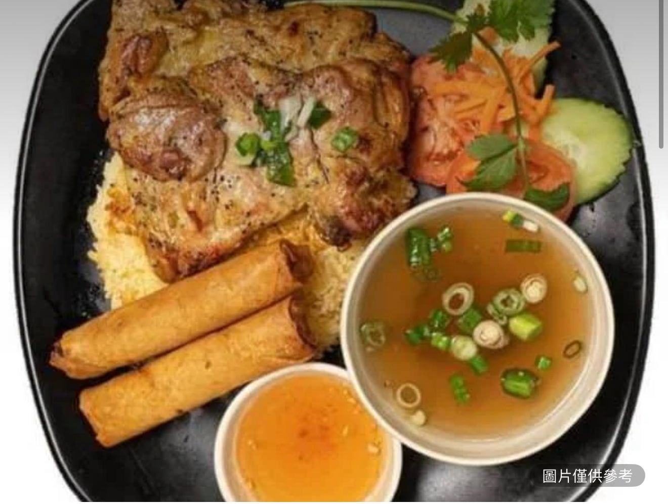 烤(牛肉、雞肉或豬肉)配蛋捲(2個)飯