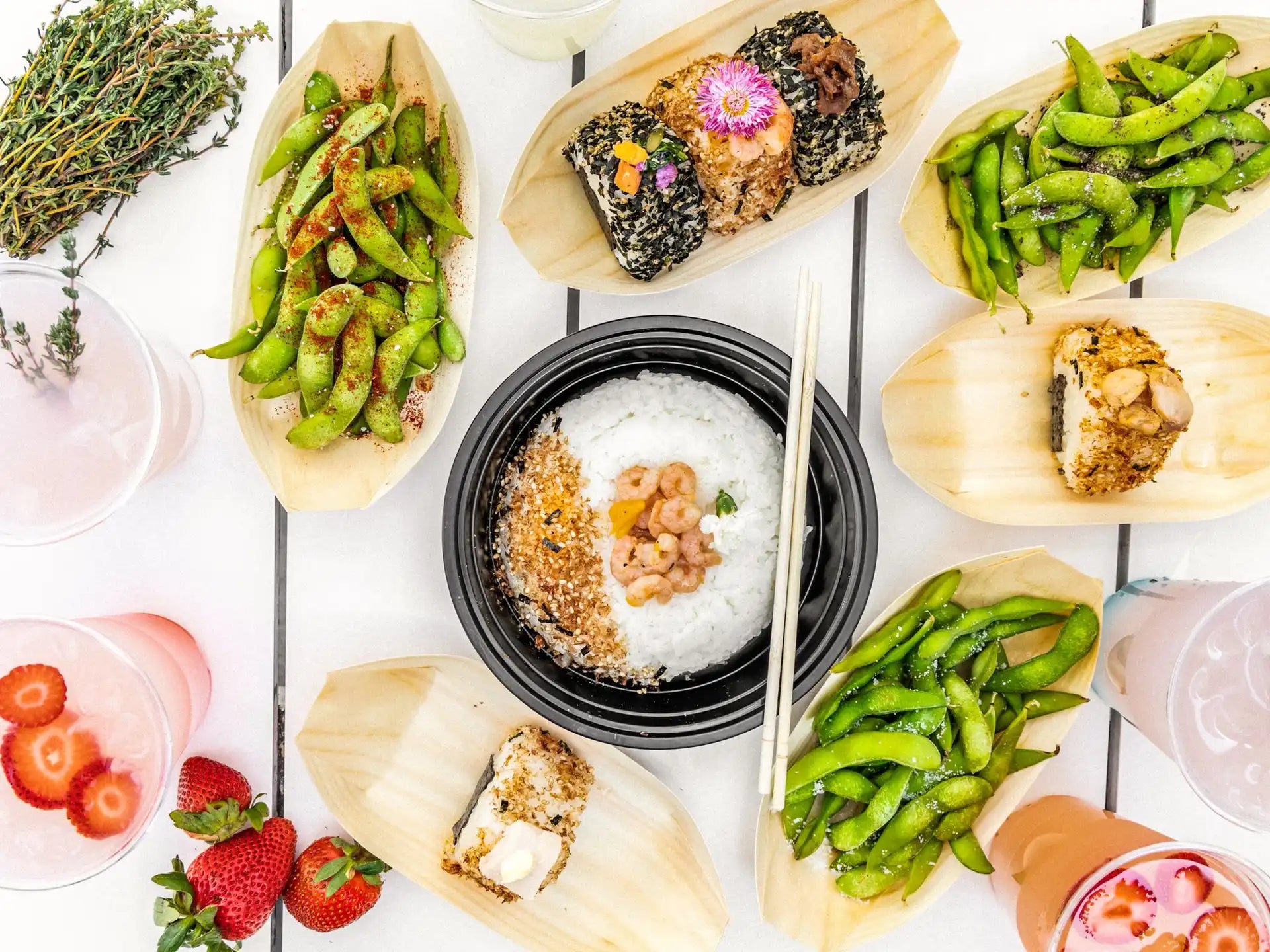 家庭套餐 2 4-5 人份 20 份混合飯糰(鮭魚、韓國烤牛肉、鮪魚、蝦、蟹)+ 4 份配菜