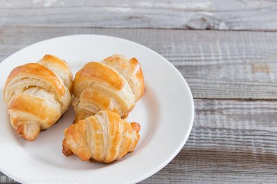 焗吞拿魚芝士牛角包