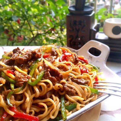 牛肉粗炒麵