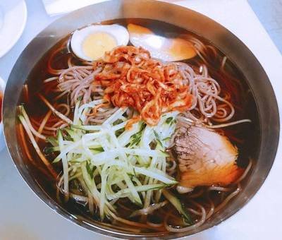 雙拼湯麵(雲吞,牛腩,豬肉,魚滑,墨魚丸,魚丸)