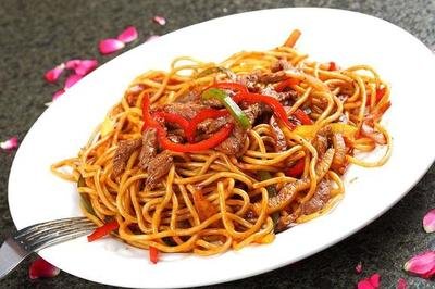 牛腩炒麵(河粉)