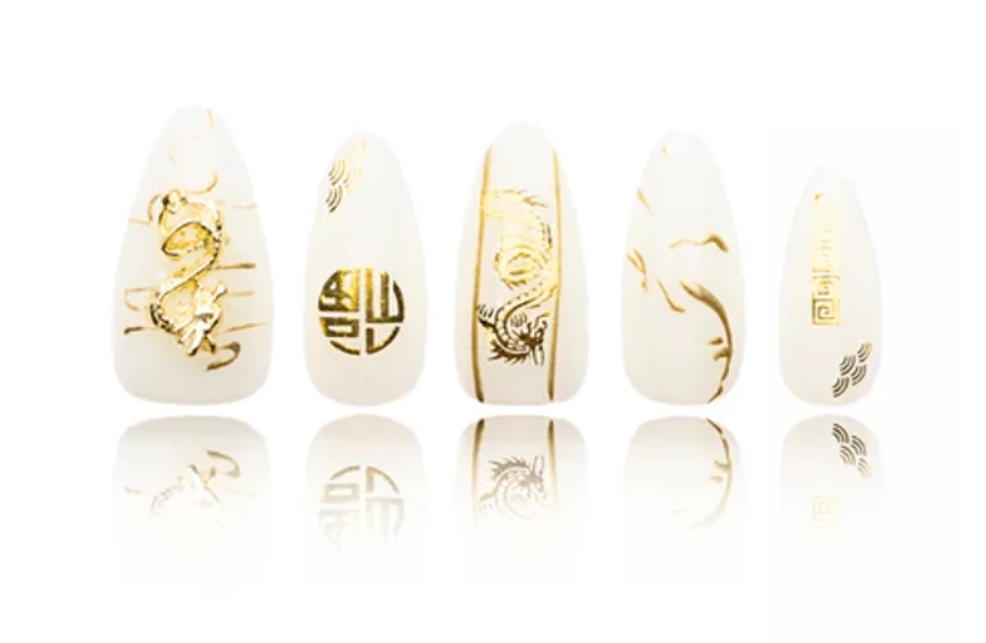 紐約 女媧手工穿甲 金龍翔空 大女主角