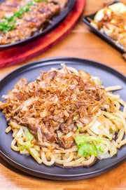 泰式香辣肥牛炒烏冬