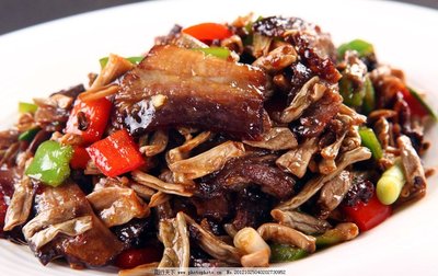 幹豇豆炒煙熏臘肉蓋飯（蔬菜+滷蛋+飲料）